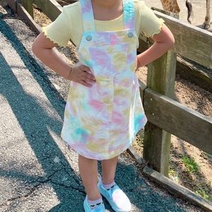 Old navy tie dye Jean overall with matching yellow shirt great condition 5T